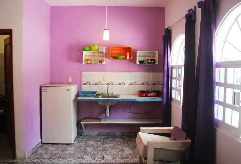 בית מלון כפרי The Yak Hostel