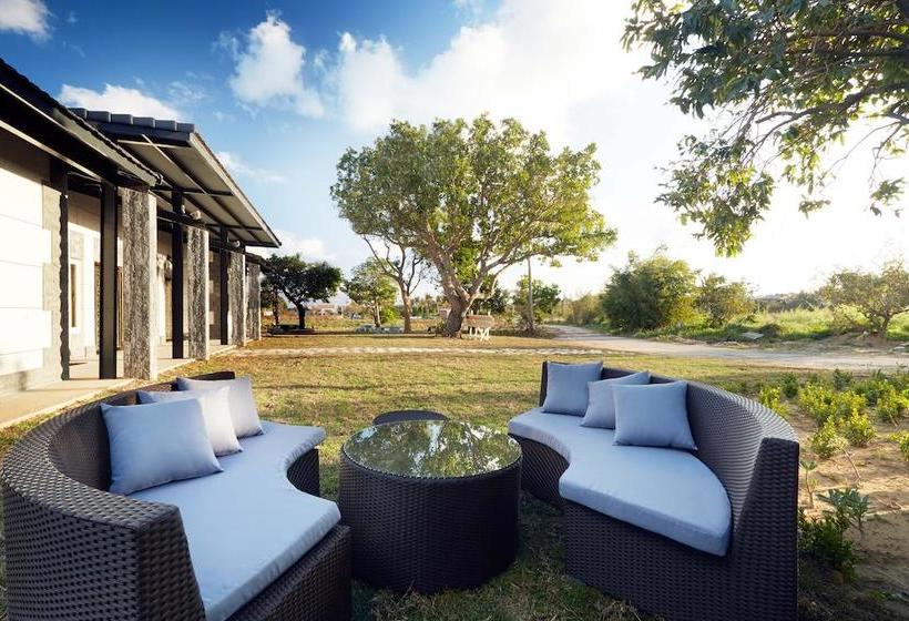 تختخواب و صبحانه The Town Homestay