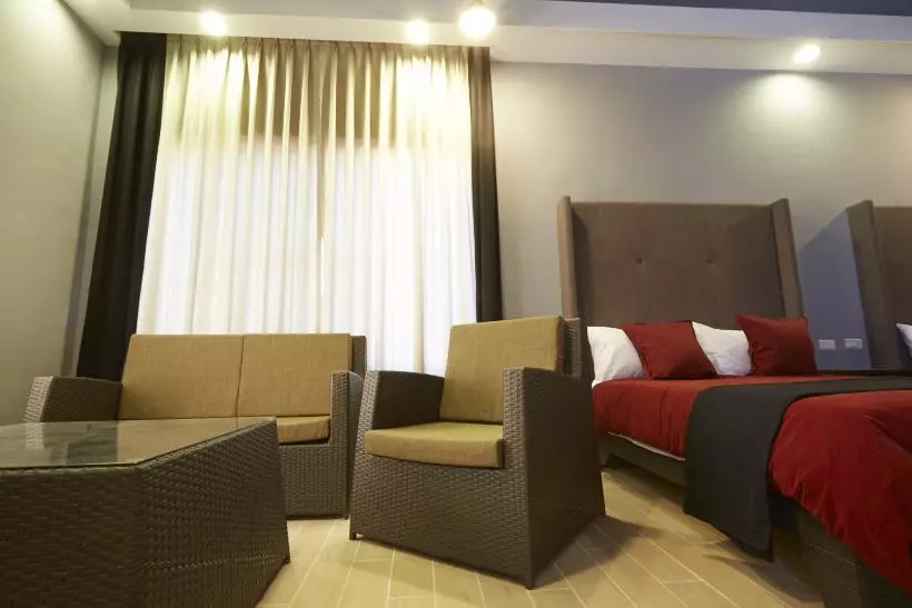 تختخواب و صبحانه The Town Homestay