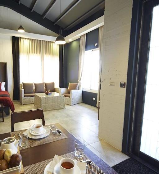 تختخواب و صبحانه The Town Homestay