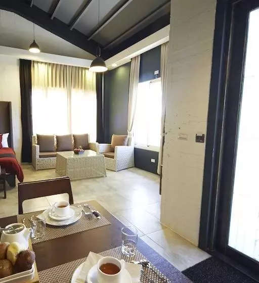 تختخواب و صبحانه The Town Homestay