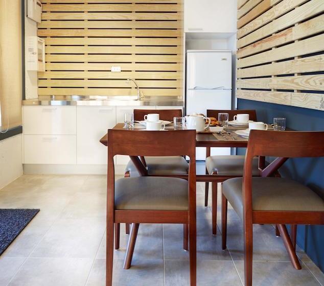 تختخواب و صبحانه The Town Homestay