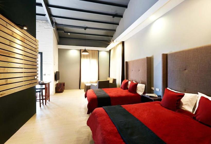 تختخواب و صبحانه The Town Homestay