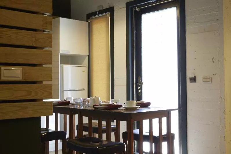 تختخواب و صبحانه The Town Homestay