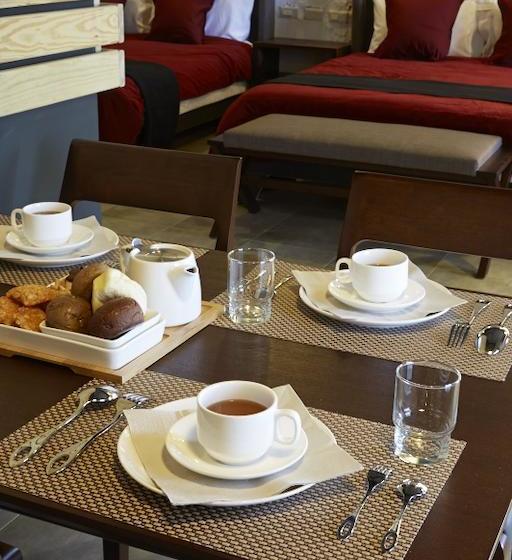 تختخواب و صبحانه The Town Homestay