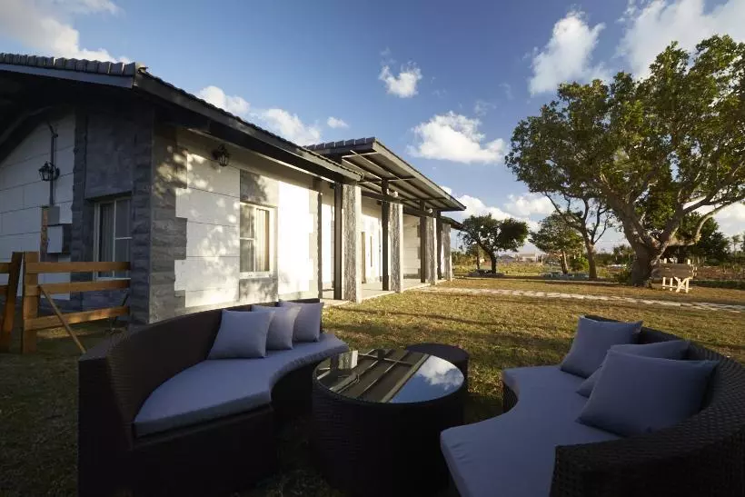 تختخواب و صبحانه The Town Homestay