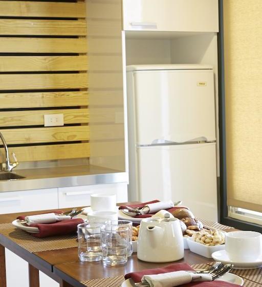 تختخواب و صبحانه The Town Homestay