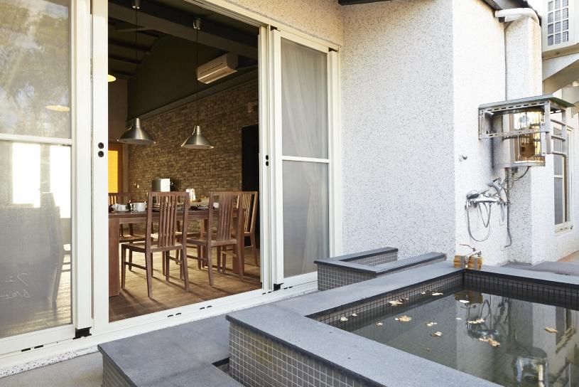 تختخواب و صبحانه The Town Homestay