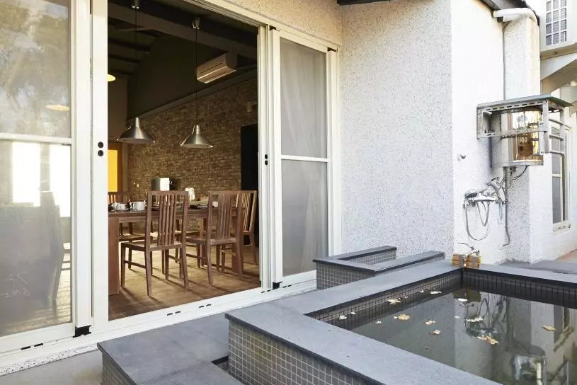 تختخواب و صبحانه The Town Homestay