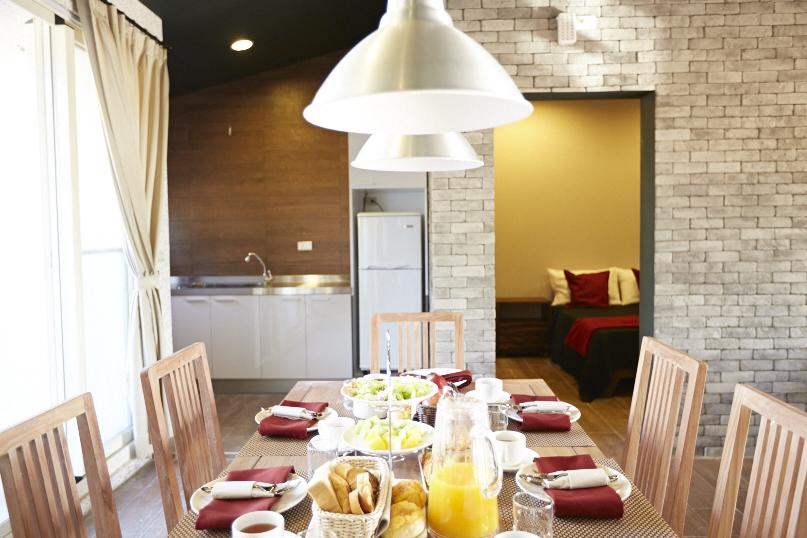 تختخواب و صبحانه The Town Homestay