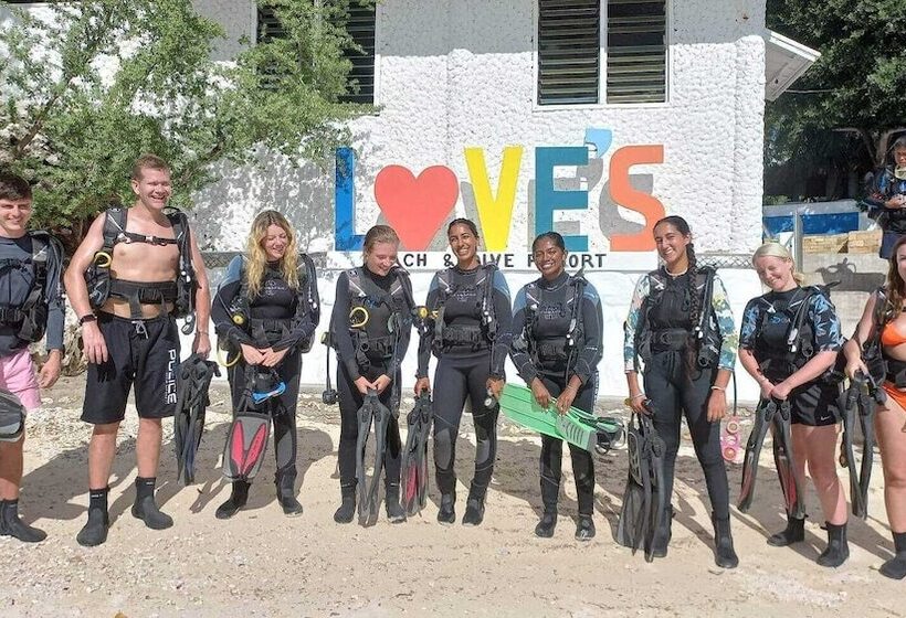 בית מלון כפרי Eve S Kiosk Dive Resort