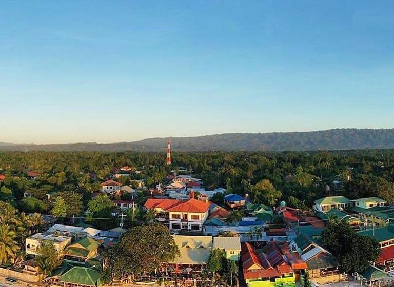 בית מלון כפרי Eve S Kiosk Dive Resort