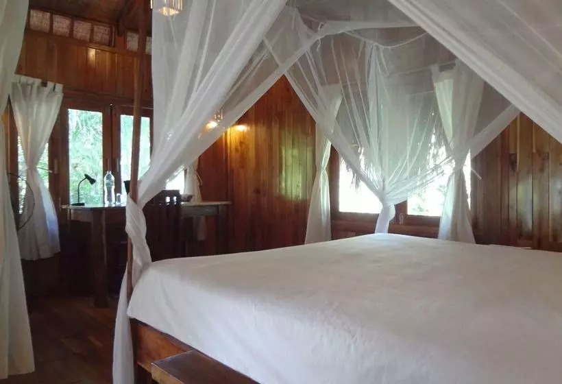 هتل Freedomland Phu Quoc