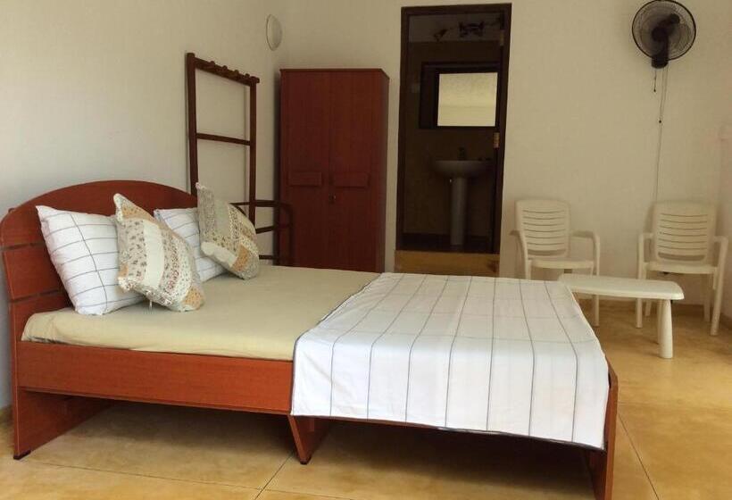 בית מלון כפרי Land's End Villa