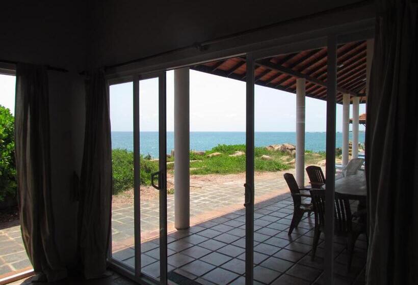 בית מלון כפרי Land's End Villa