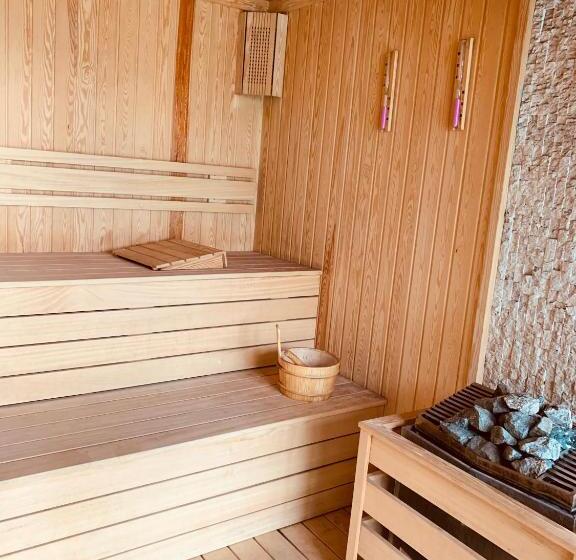 هتل Neptun Kvariati