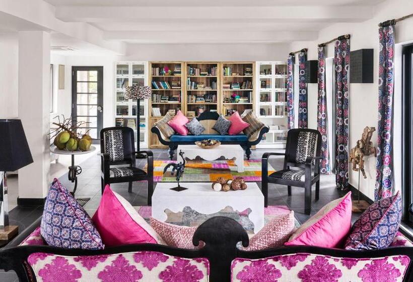 Owl And The Pussycat Hotel & Restaurant