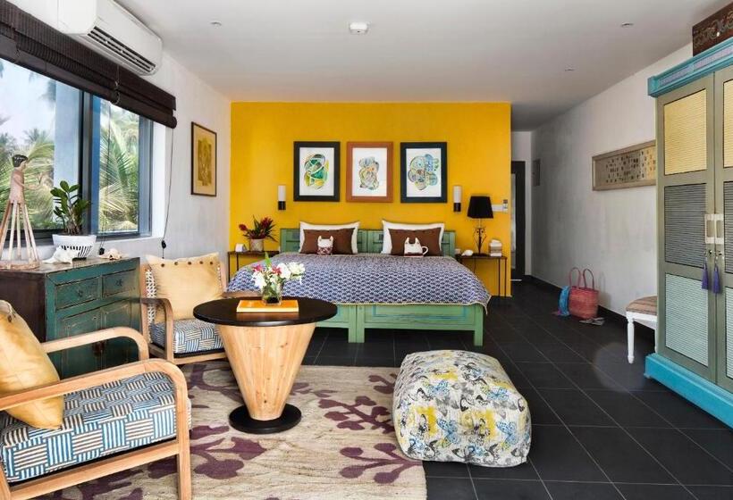 Owl And The Pussycat Hotel & Restaurant