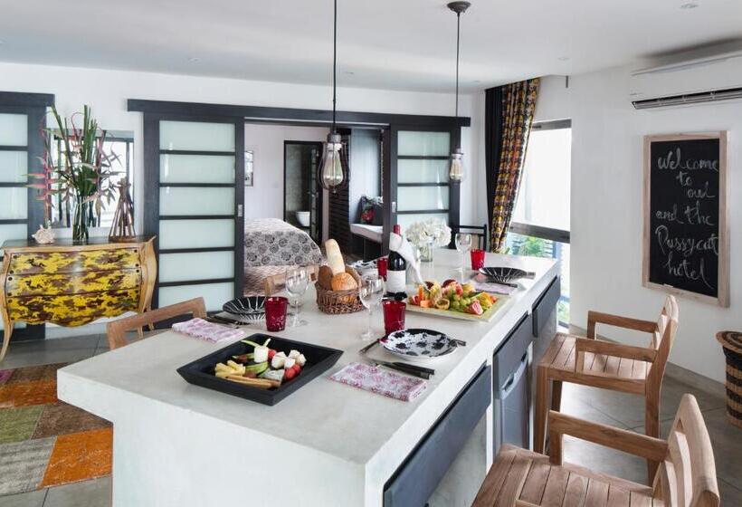 Owl And The Pussycat Hotel & Restaurant