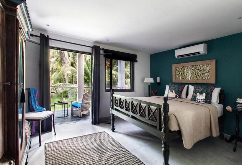 Owl And The Pussycat Hotel & Restaurant