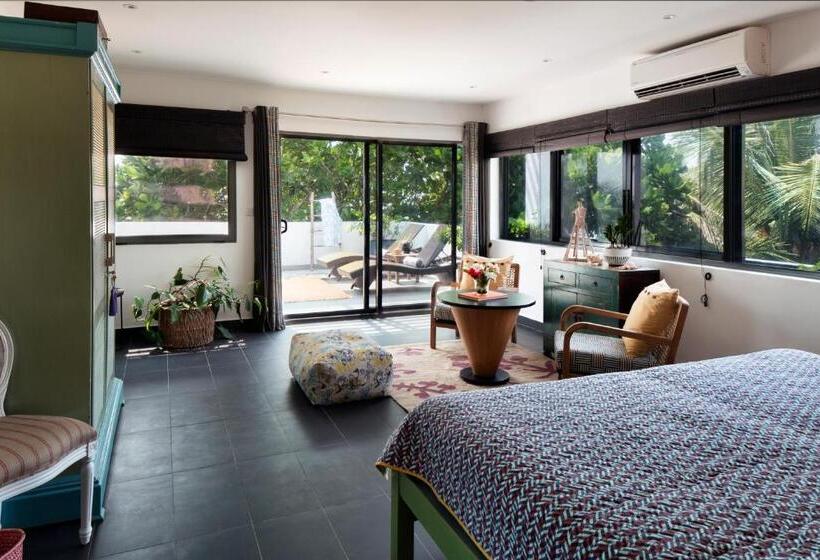 Owl And The Pussycat Hotel & Restaurant