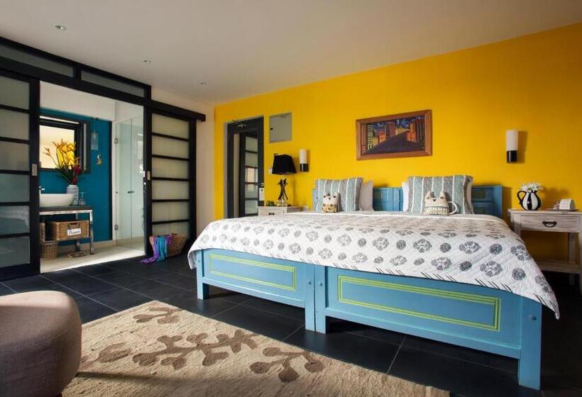 Owl And The Pussycat Hotel & Restaurant