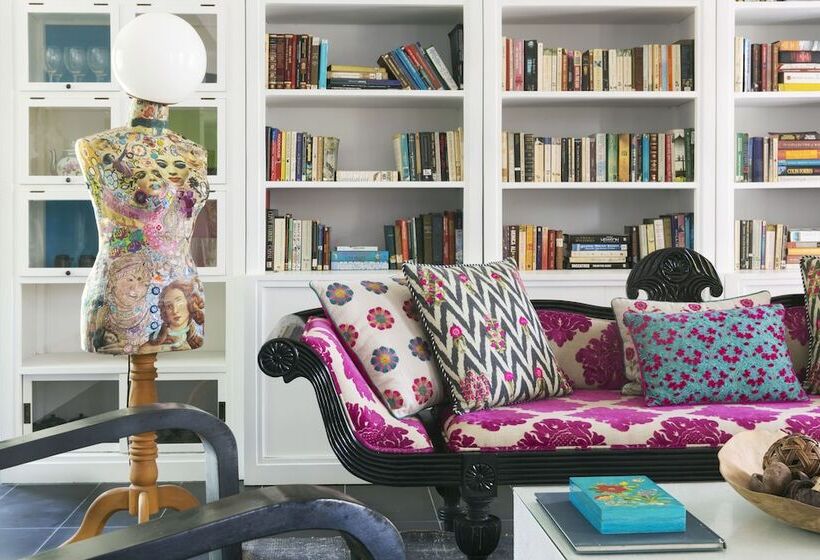 Owl And The Pussycat Hotel & Restaurant