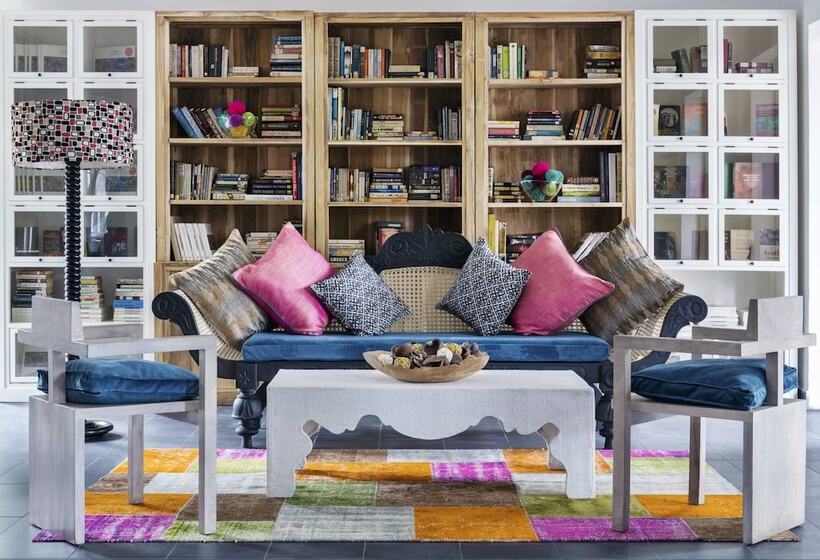 Owl And The Pussycat Hotel & Restaurant