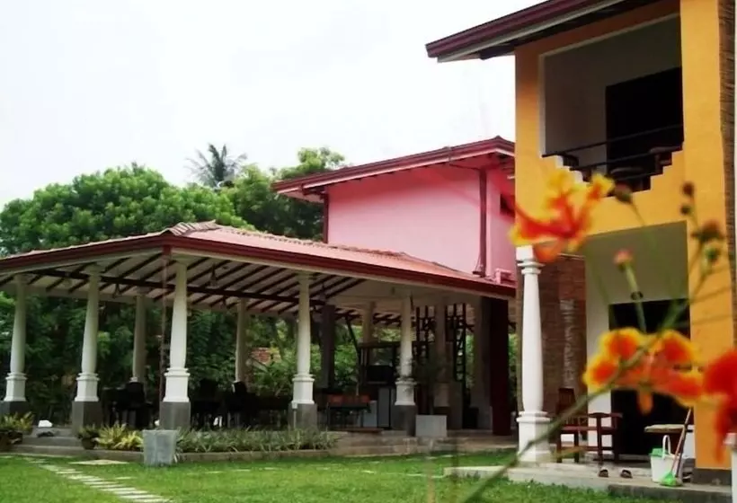 Hotelli Riverside Cabanas