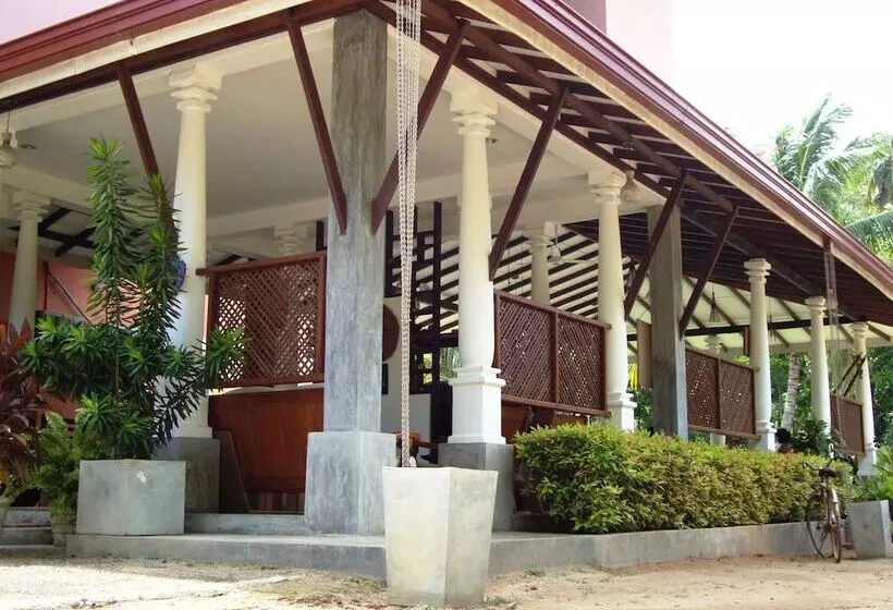 Hotelli Riverside Cabanas
