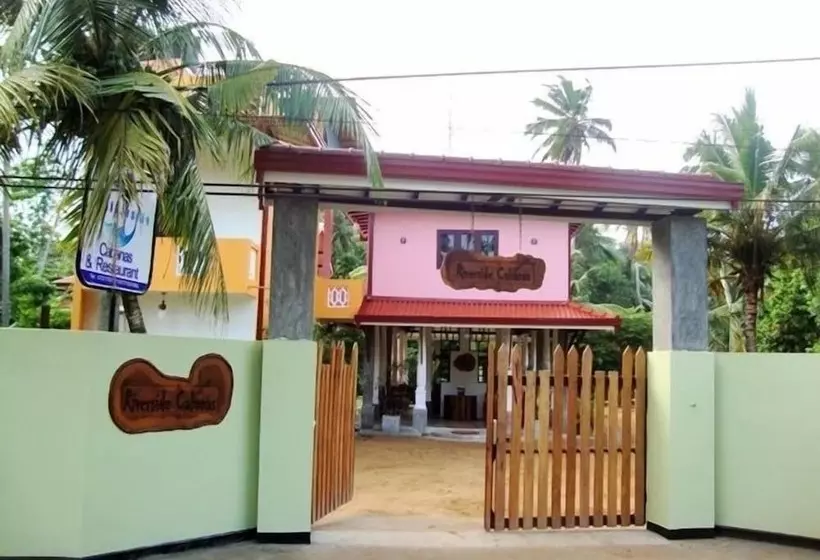 Hotelli Riverside Cabanas