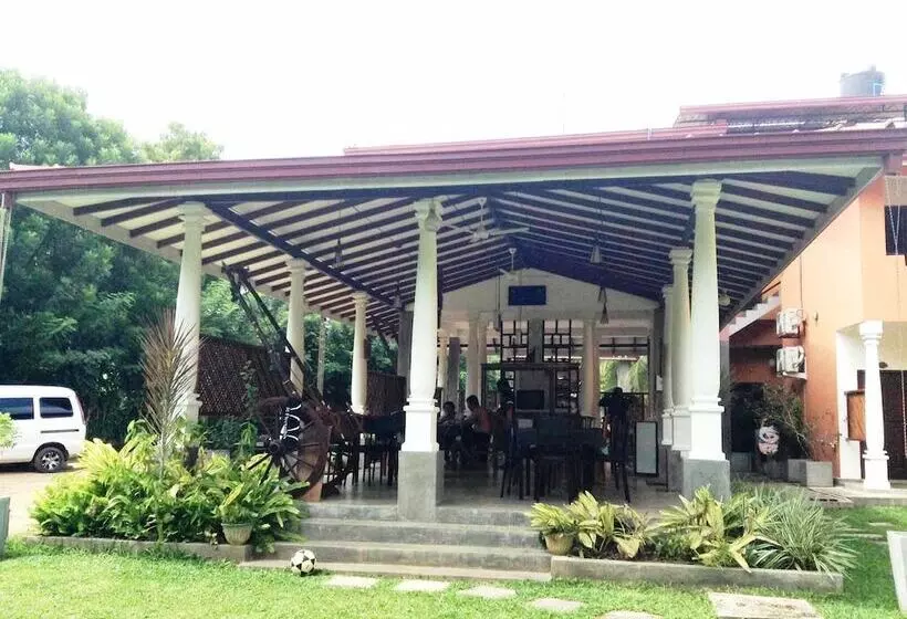 Hotelli Riverside Cabanas