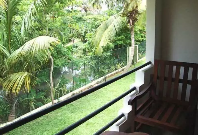 Hotelli Riverside Cabanas
