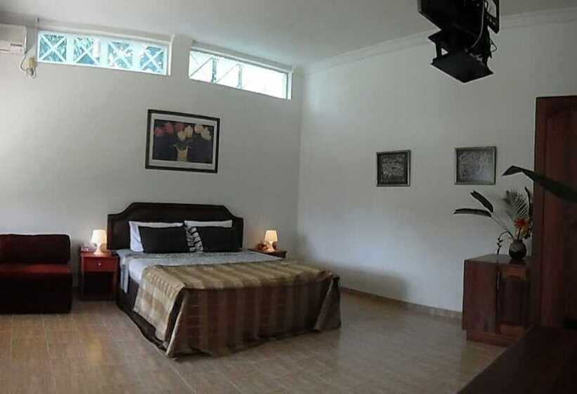 בית מלון כפרי The Hilltop Boosa