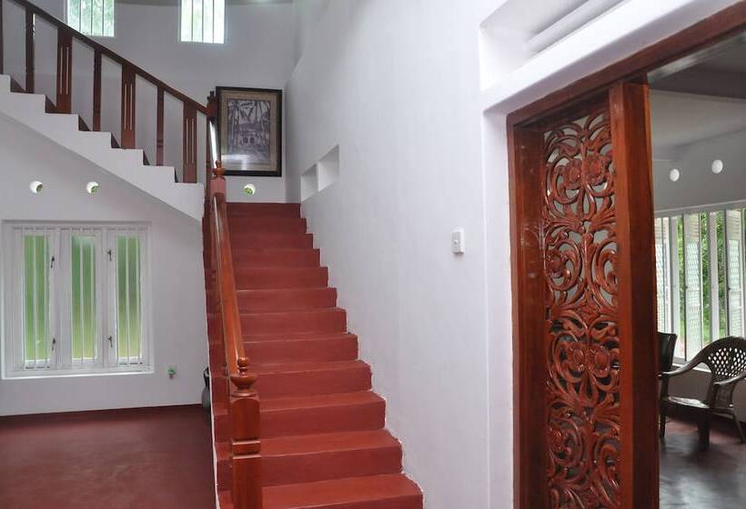 ホテル Kurumba Hills