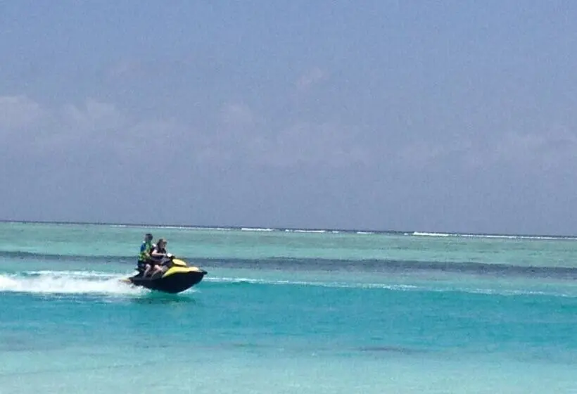 پانسیون Dhiffushi White Sand Beach