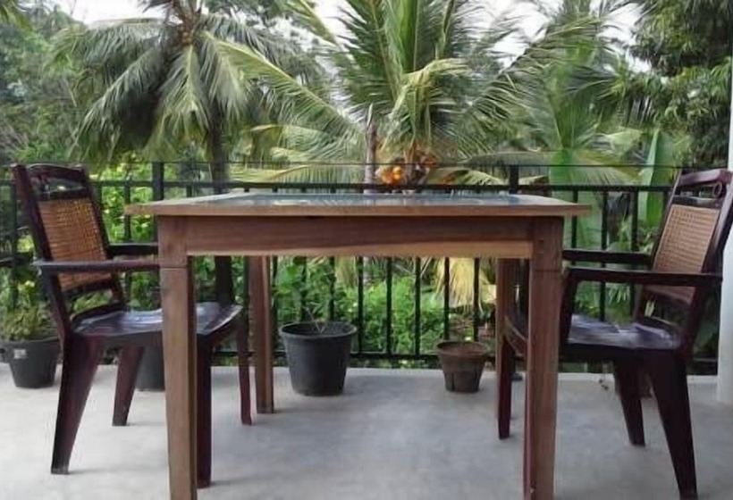 بنسيون Srimalis Residence