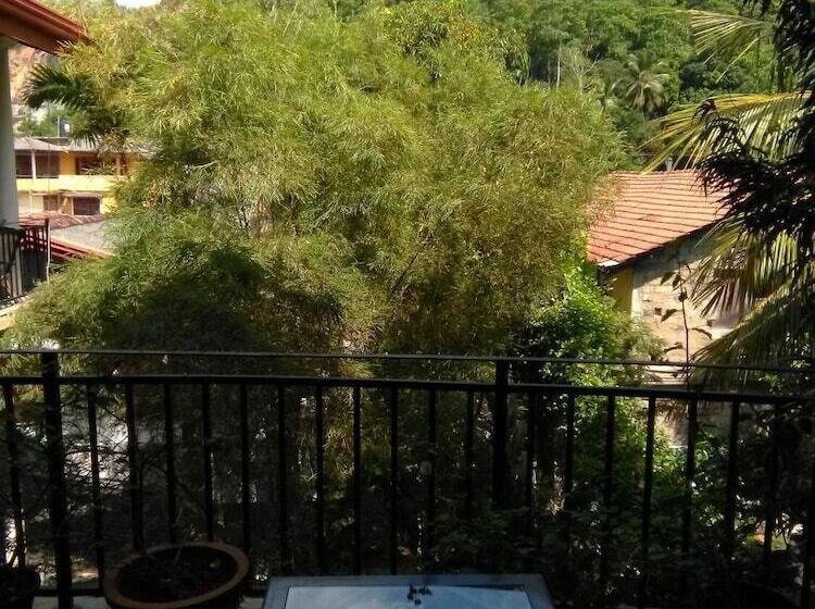 بنسيون Srimalis Residence