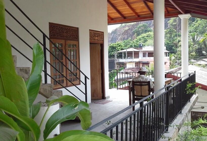 بنسيون Srimalis Residence