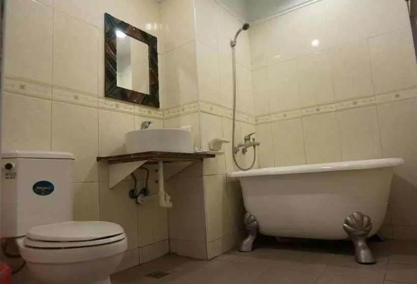 تختخواب و صبحانه A Cup Hostel