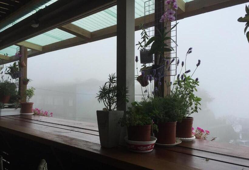 تختخواب و صبحانه A Home