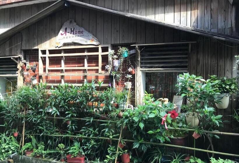 تختخواب و صبحانه A Home