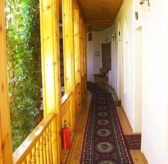 تختخواب و صبحانه Jahongir