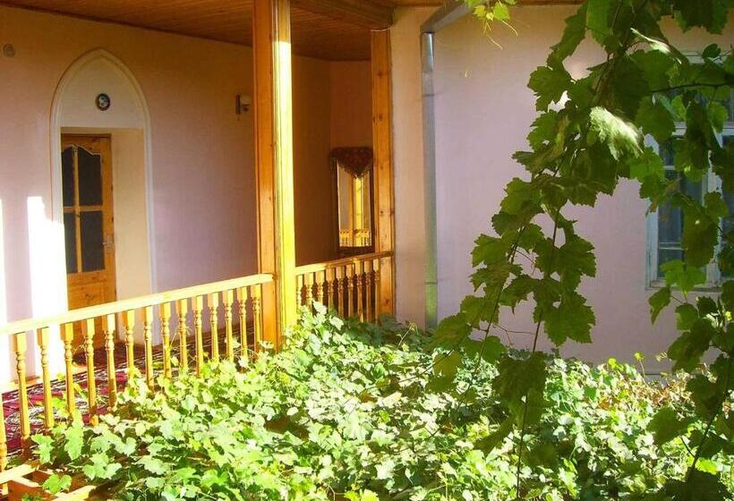 تختخواب و صبحانه Jahongir