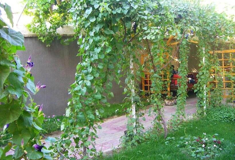 تختخواب و صبحانه Jahongir