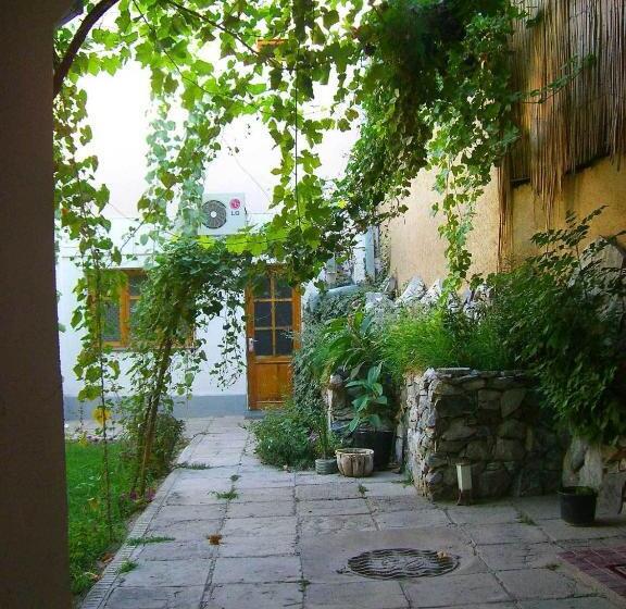 تختخواب و صبحانه Jahongir