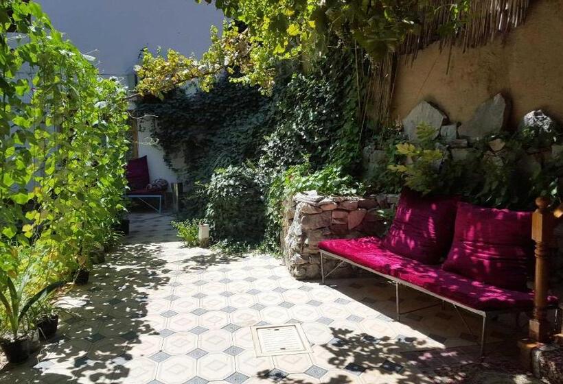 تختخواب و صبحانه Jahongir