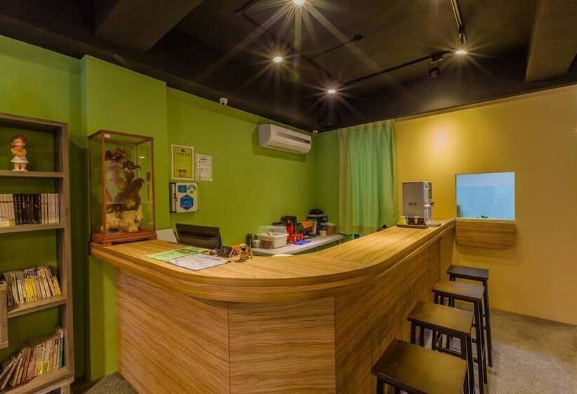 هاستل Golden House