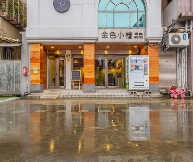 هاستل Golden House