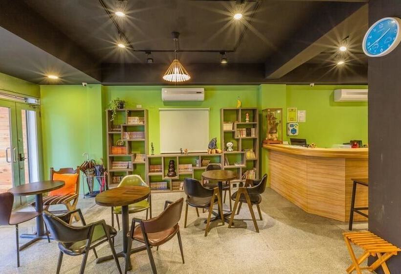 هاستل Golden House